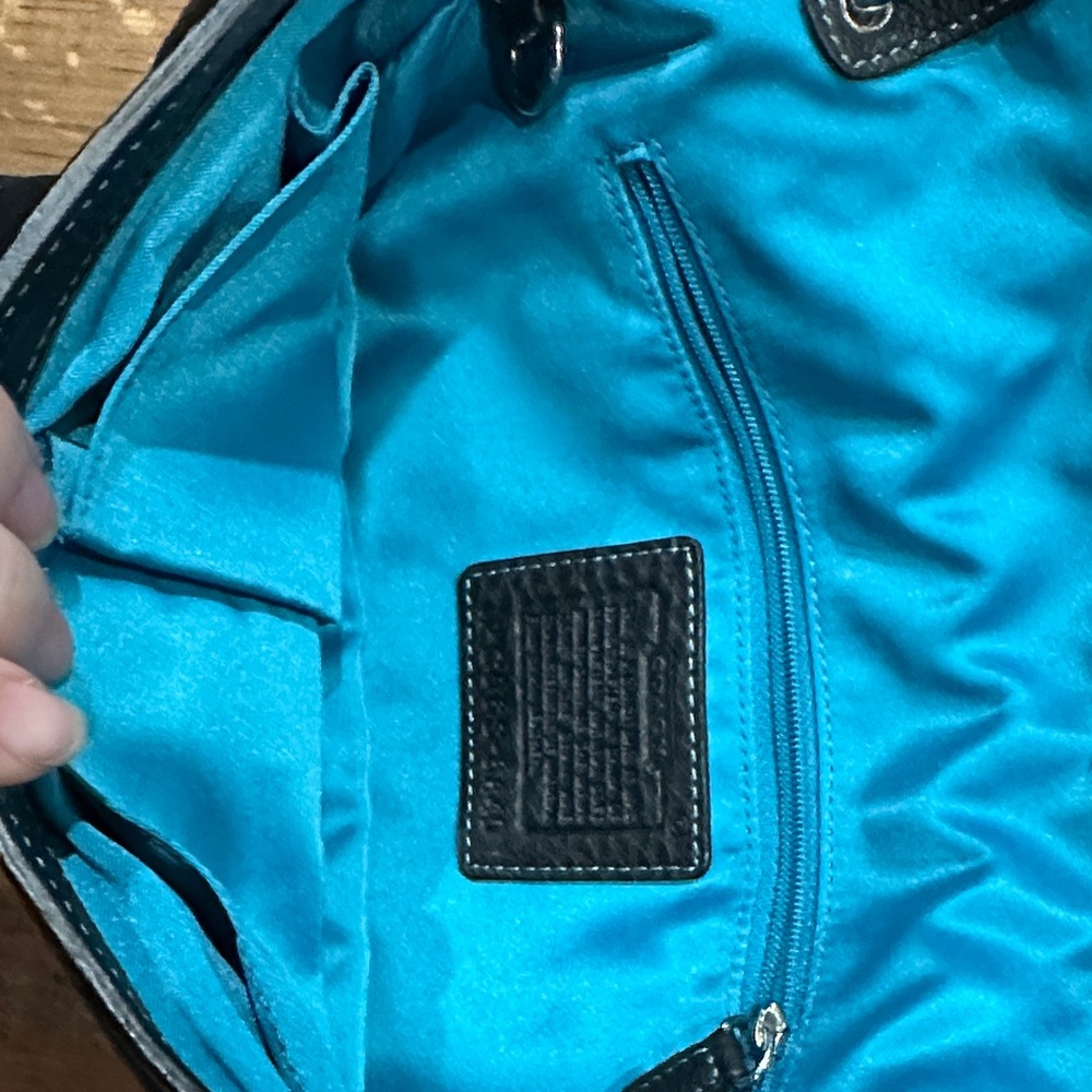 Coach Vintage Black and Tan Chelsea Shoulder Bag - Picture 7 of 11